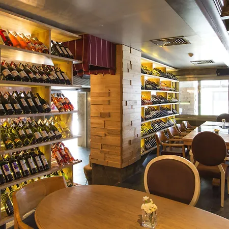 Ramada By Wyndham Pera Taksim Hotel Istanboel