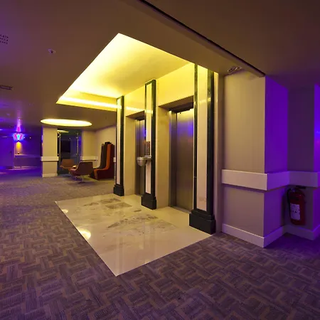 Ramada By Wyndham Pera Taksim Otel 4*