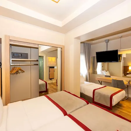 Ramada By Wyndham Pera Taksim Otel 4*