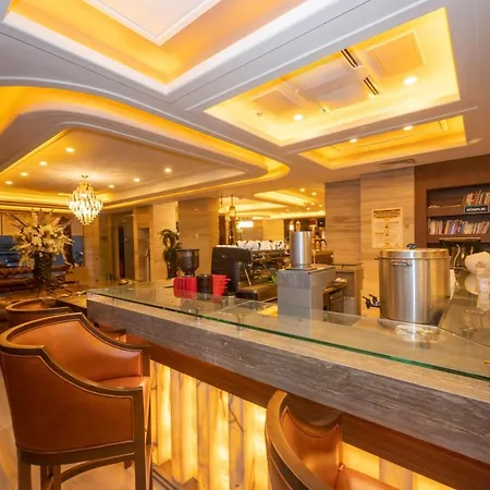 ホテル Ramada By Wyndham Pera 4*