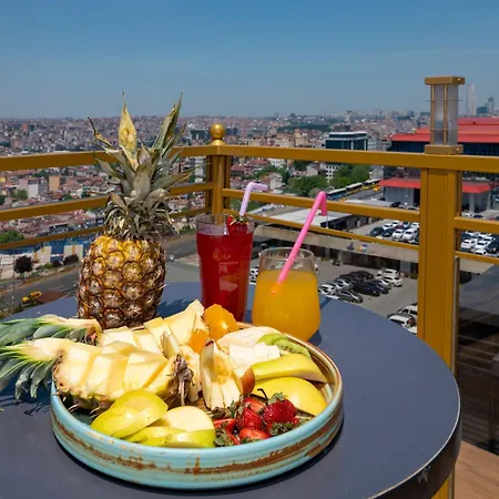 Отель Ramada By Wyndham Pera Taksim 5*