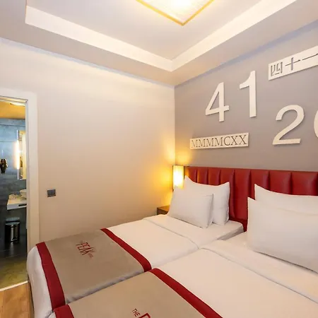 Ramada By Wyndham Pera Taksim Hotel 5*