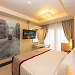 Ramada By Wyndham Pera Taksim Hotel 4*