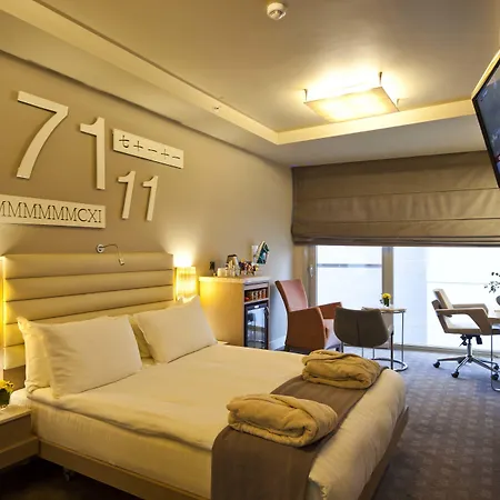 호텔 Ramada By Wyndham Pera Taksim 4*