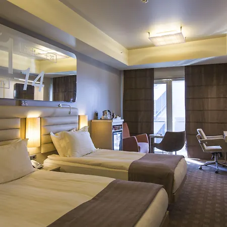 Ramada By Wyndham Pera Taksim 호텔 4*